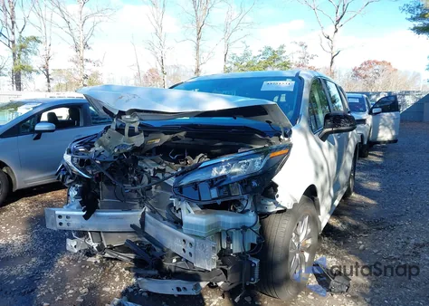 2022 Toyota Sienna Xle z USA, uszkodzony, nr VIN 5TDYRKEC6NS136032